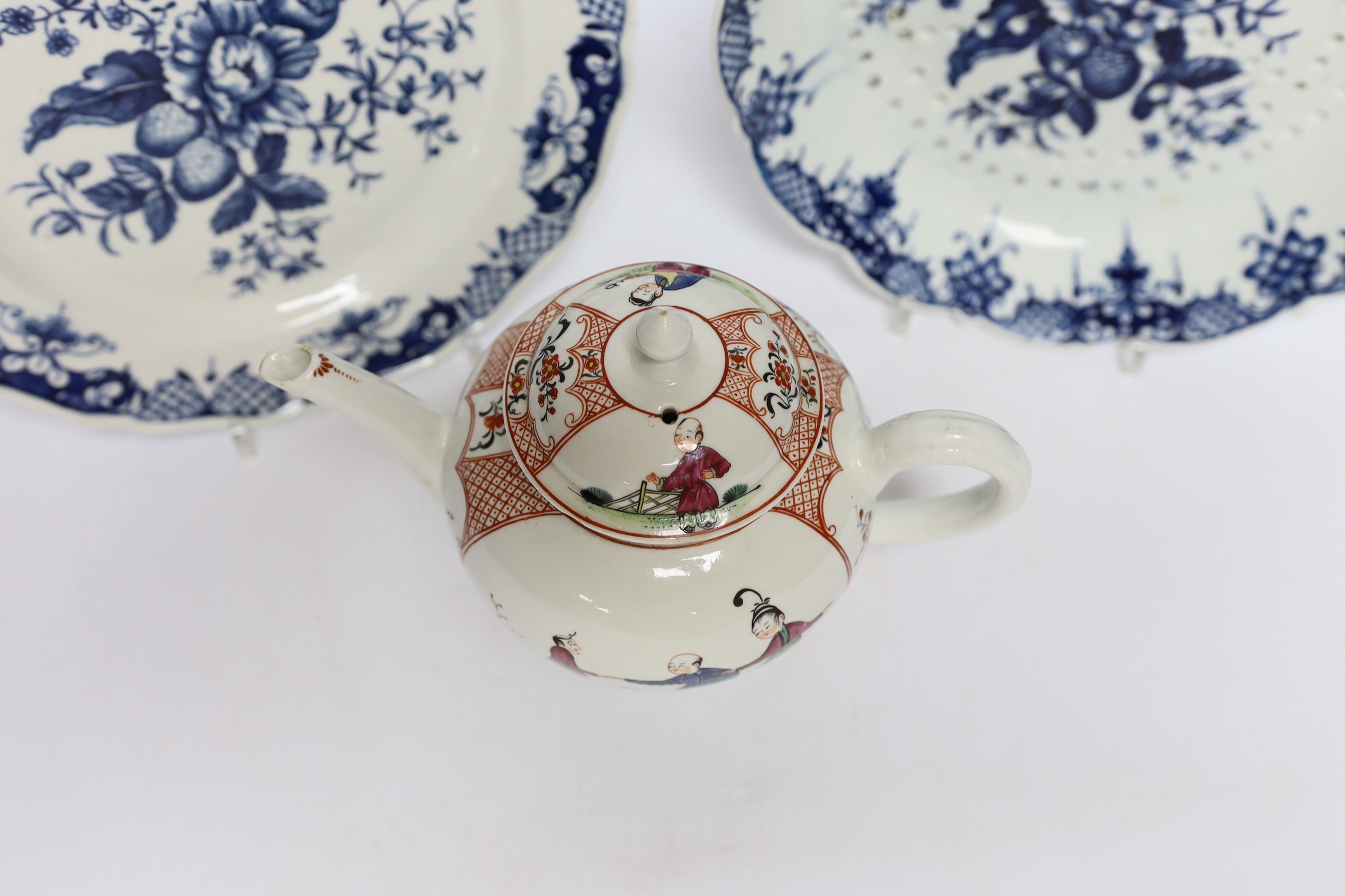 An 18th century Worcester Chinese style teapot, and a similar pine cone pattern strainer and plate (3)